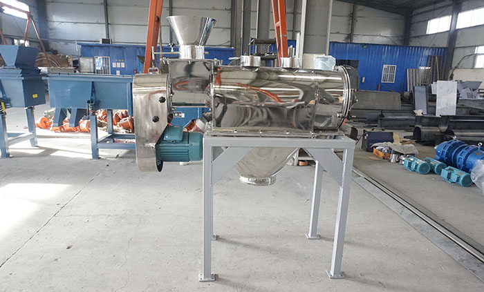 氣旋篩分機(jī)與氣流篩分機(jī)的篩分原理基本相似，所以針對于其旋篩分機(jī)的篩分壓力。會比氣流篩分機(jī)的壓力要大一些。