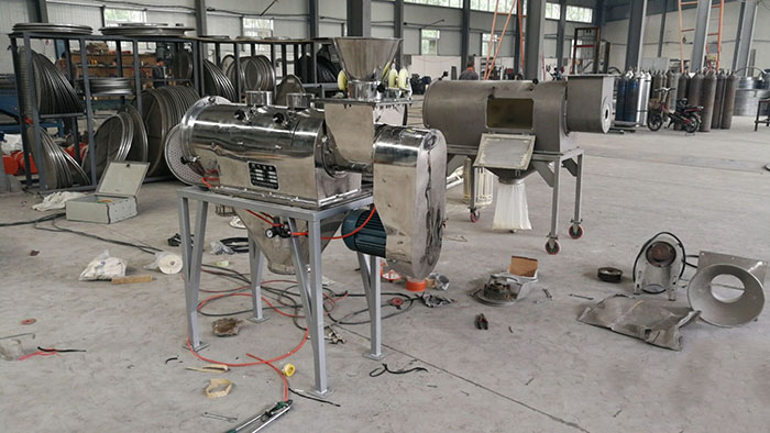 氣旋篩分機(jī)的特點(diǎn)：全不銹鋼材質(zhì)選擇，使用壽命更加長久，防腐蝕，防酸堿性強(qiáng)。